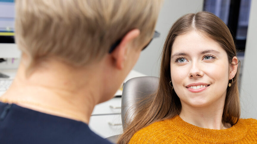 invisalign-korrektion-af-trangstilling-colosseum-tandlægerne
